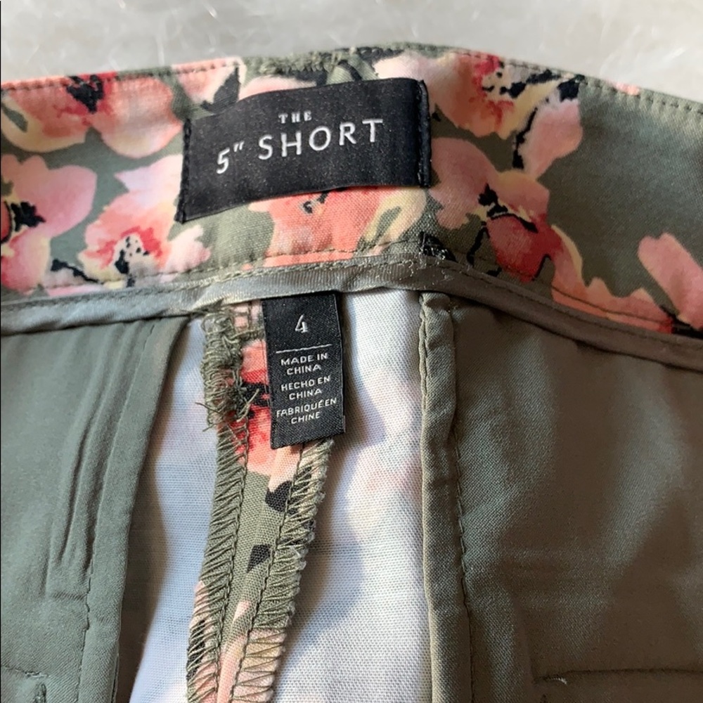 White House Black Market | floral the 5” short - Picture 10 of 13